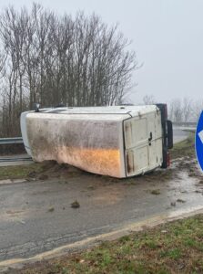 Gamalero: si ribalta un furgone, viabilità rallentata