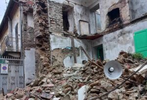 Crolla edificio in corso Bagni: “Era disabitato da anni”