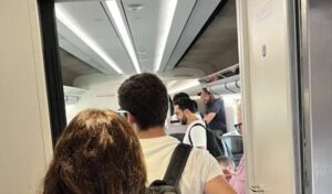 Studente ‘no biglietto’ ai pendolari Acqui-Genova: “Fatevi sentire!”