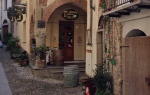 ‘Pennelli in libertà’: la mostra collettiva a Palazzo Chiabrera
