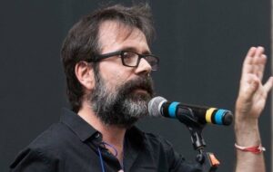 Attraverso Festival: a Morbello c’è il poeta Guido Catalano