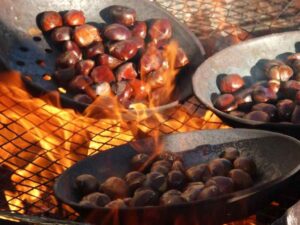 Castagne, mercatini e cioccolato: le manifestazioni di domenica