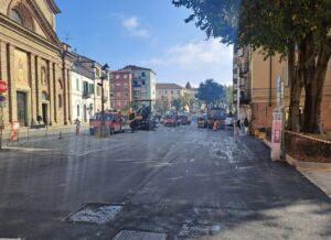 Asfaltata piazza San Francesco: da oggi anche una nuova uscita