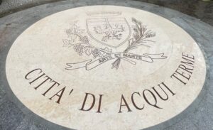 In piazza Levi il “nuovo” stemma del Comune