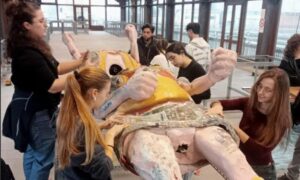 Gli studenti del Parodi al lavoro per il carro di Acqui Romana