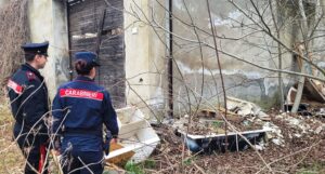 Strevi, rifiuti pericolosi e amianto abbandonati in un terreno