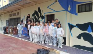 Pesa pubblica più bella con il murale della scuola Monteverde