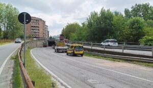 Asfalto nuovo nel sottopasso dei Bagni sulla Statale 30