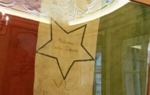 Acqui, la bandiera della “Viganò” rimarrà esposta in Comune