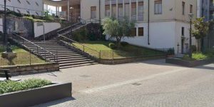 Barriere architettoniche «Acqui un percorso a ostacoli: provi il sindaco»
